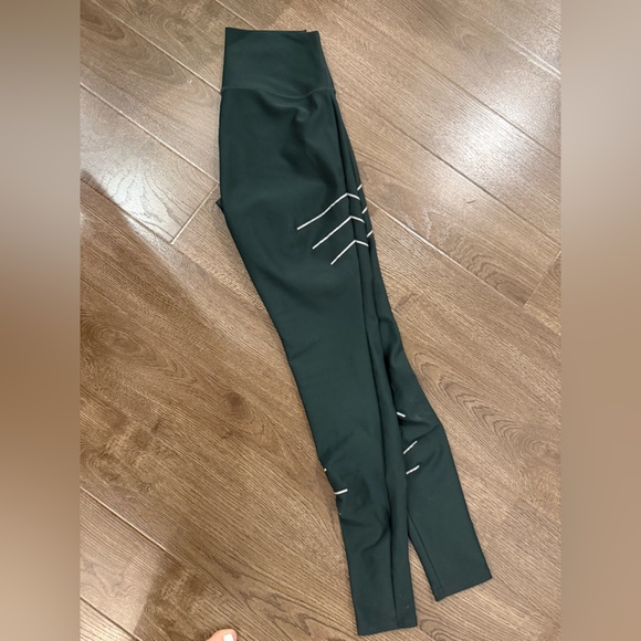 ALO Yoga Other - ALO Yoga Deep Green reflective Leggings sz small. Thick.